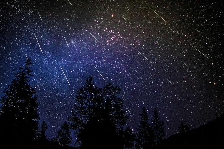 Nakts uz sestdienu Latvijā būs piemērota zvaigžņu lietus un pilnmēness vērošanai