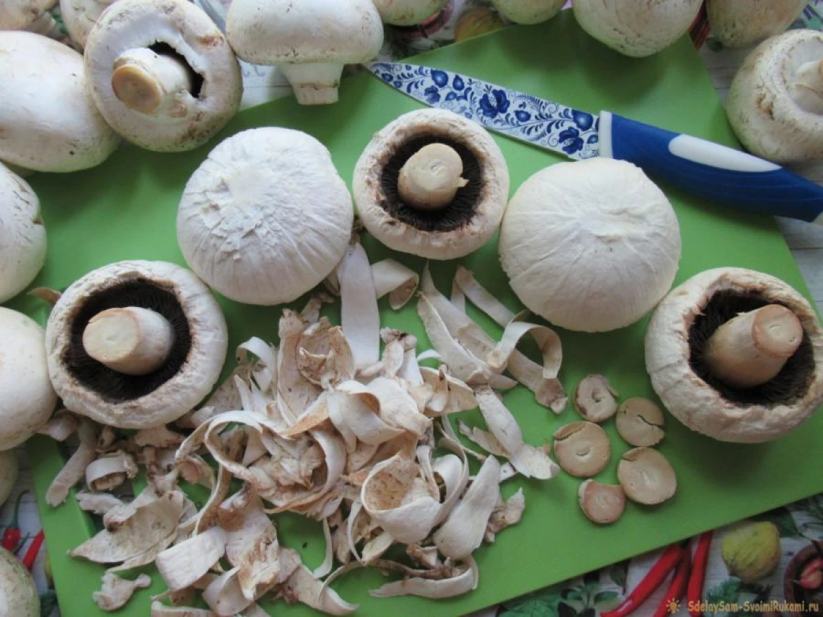 Vai šampinjonus pirms cepšanas vajag mazgāt vai tīrīt?