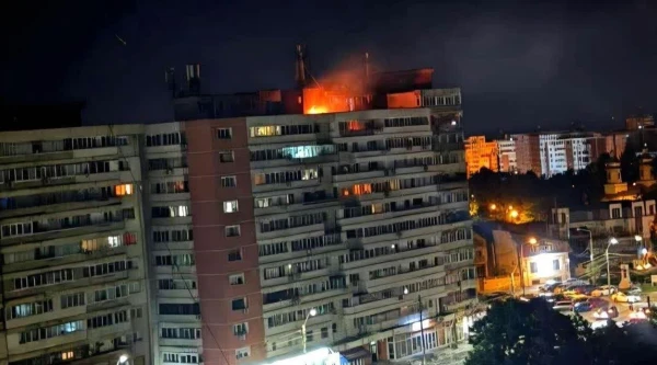Горящая многоэтажка в Галаце.