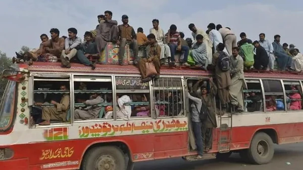 Pakistānā autoavārijā gājuši bojā 17 cilvēku