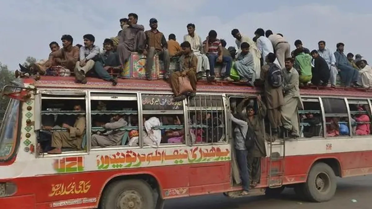 Pakistānā autoavārijā gājuši bojā 17 cilvēku