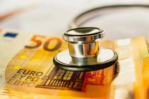 Lai nodrošinātu akūtākās pacientu vajadzības, pārdala veselības aprūpes finansējumu