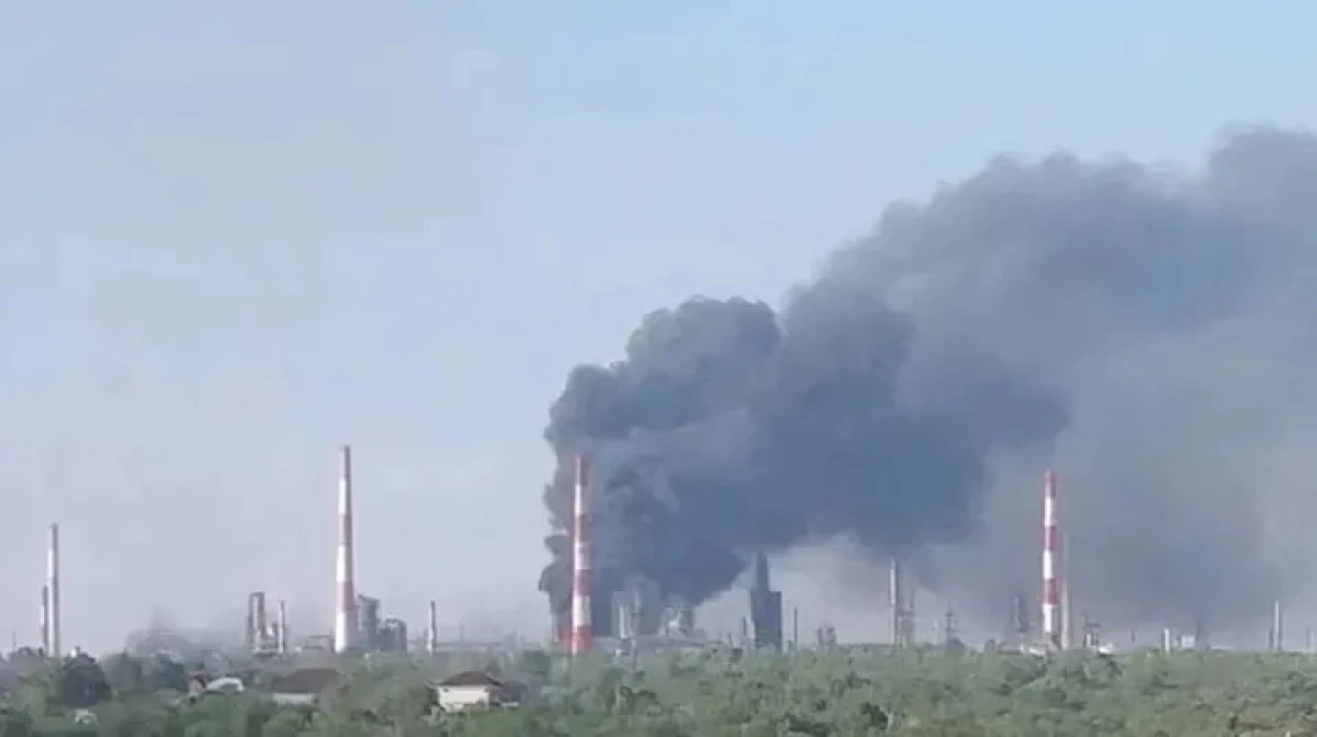 Pēc Ukrainas dronu trieciena darbu apturējusi Sizraņas naftas pārstrādes rūpnīca