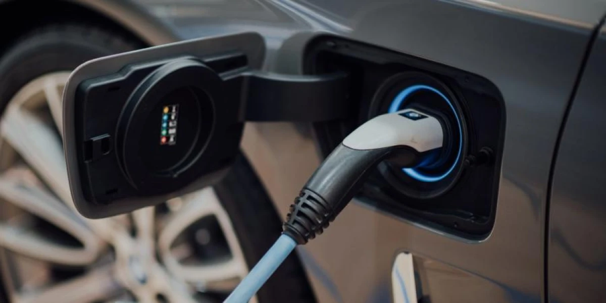 Latvijā mainās auto izvēles paradumi – dīzeli aizstāj hibrīdi un elektroauto