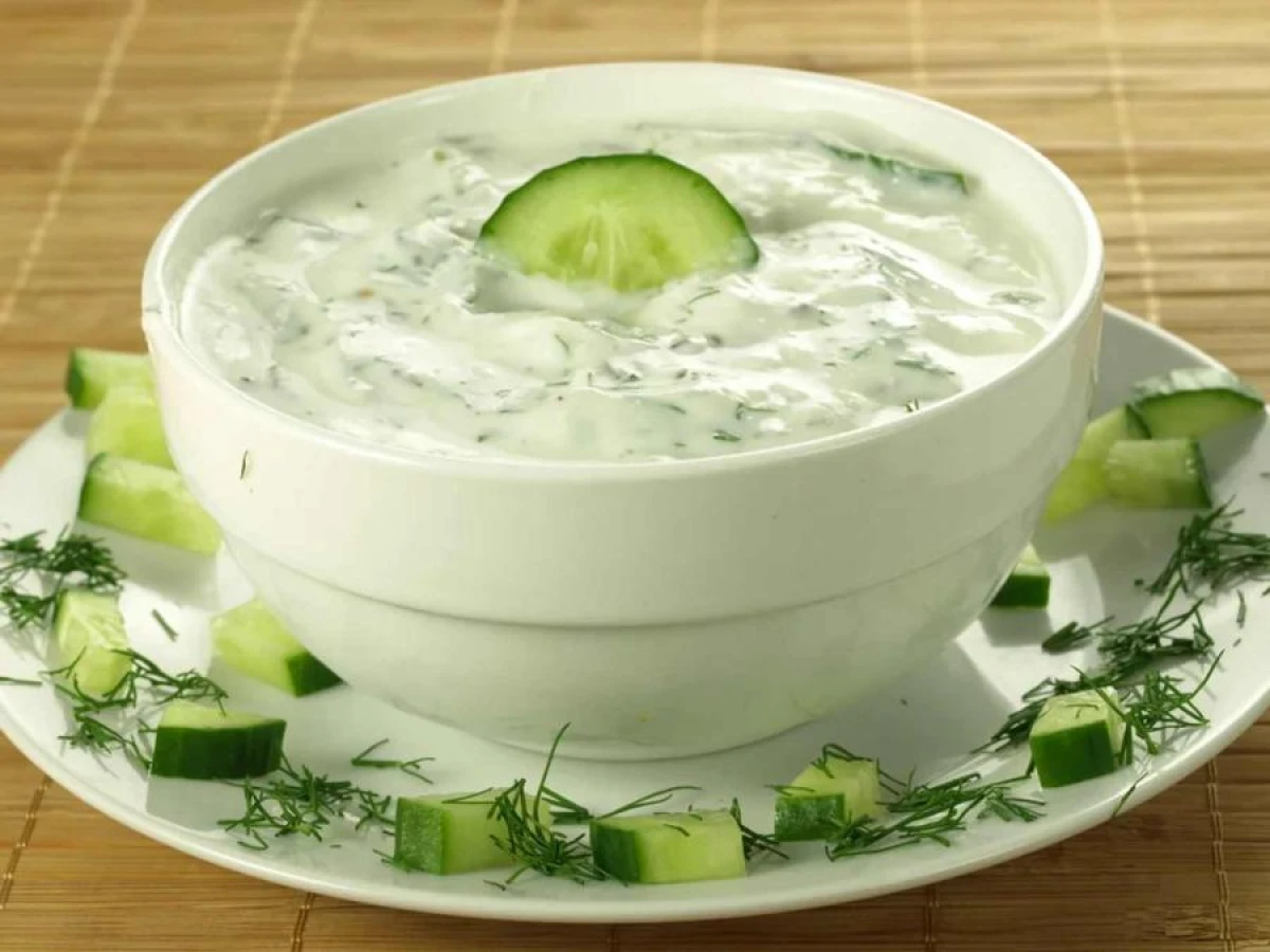 Kā pagatavot grieķu mērci tzatziki