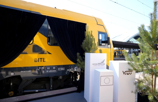 Pasažieru elektrovilcieni nosaukti arī vārdos «Zalktis», «Bērzs», «Mednis» un «Ērglis»