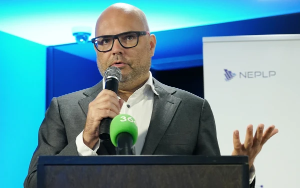 papildināta - Āboliņš atstāj NEPLP vadītāja amatu un iesaistās politikā