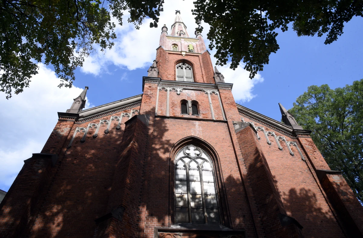Pēc provokatīvas performances Anglikāņu baznīcā festivāla «Starptelpa» rīkotāji atvainojas tās draudzei