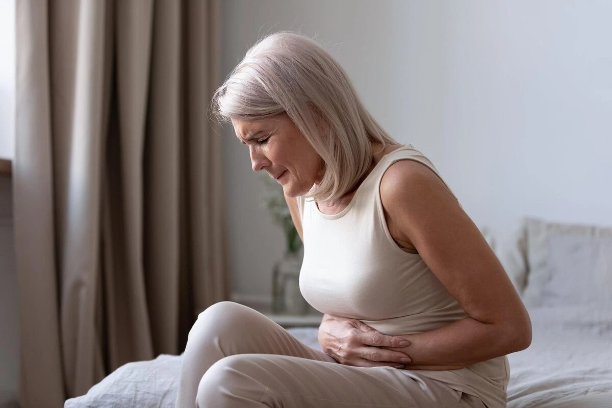 Ar vecumu gremošanas sistēma strādā citādi: gastroenterologi sniedz svarīgus padomus