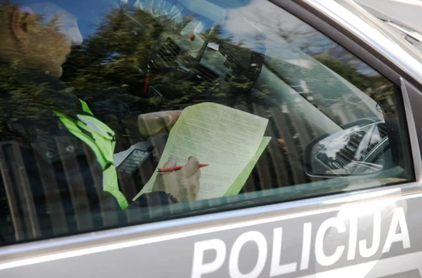 No policijas bēgošs motociklists saņem 6700 eiro sodu un paliek bez tiesībām