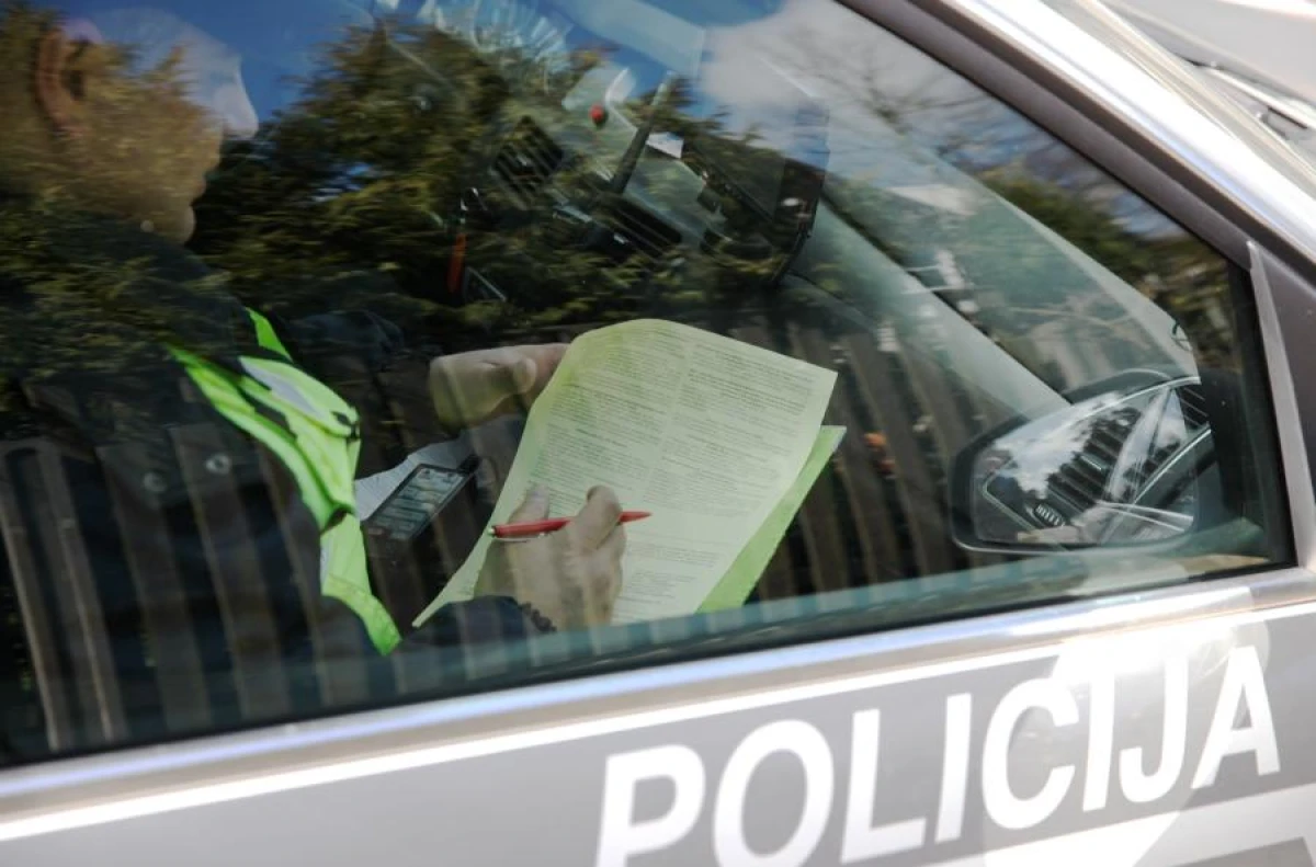 No policijas bēgošs motociklists saņem 6700 eiro sodu un paliek bez tiesībām