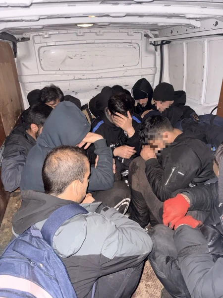 Robežsargi aiztur Francijas pilsoni par nelegālo migrantu pārvadāšanu