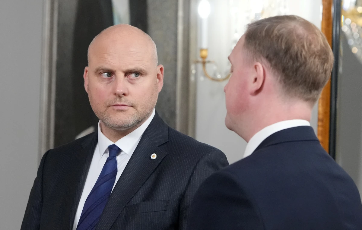 Kulbergs no Valaiņa gaida papildu informāciju par «Tet» un LMT daļu izpirkšanas darījumu