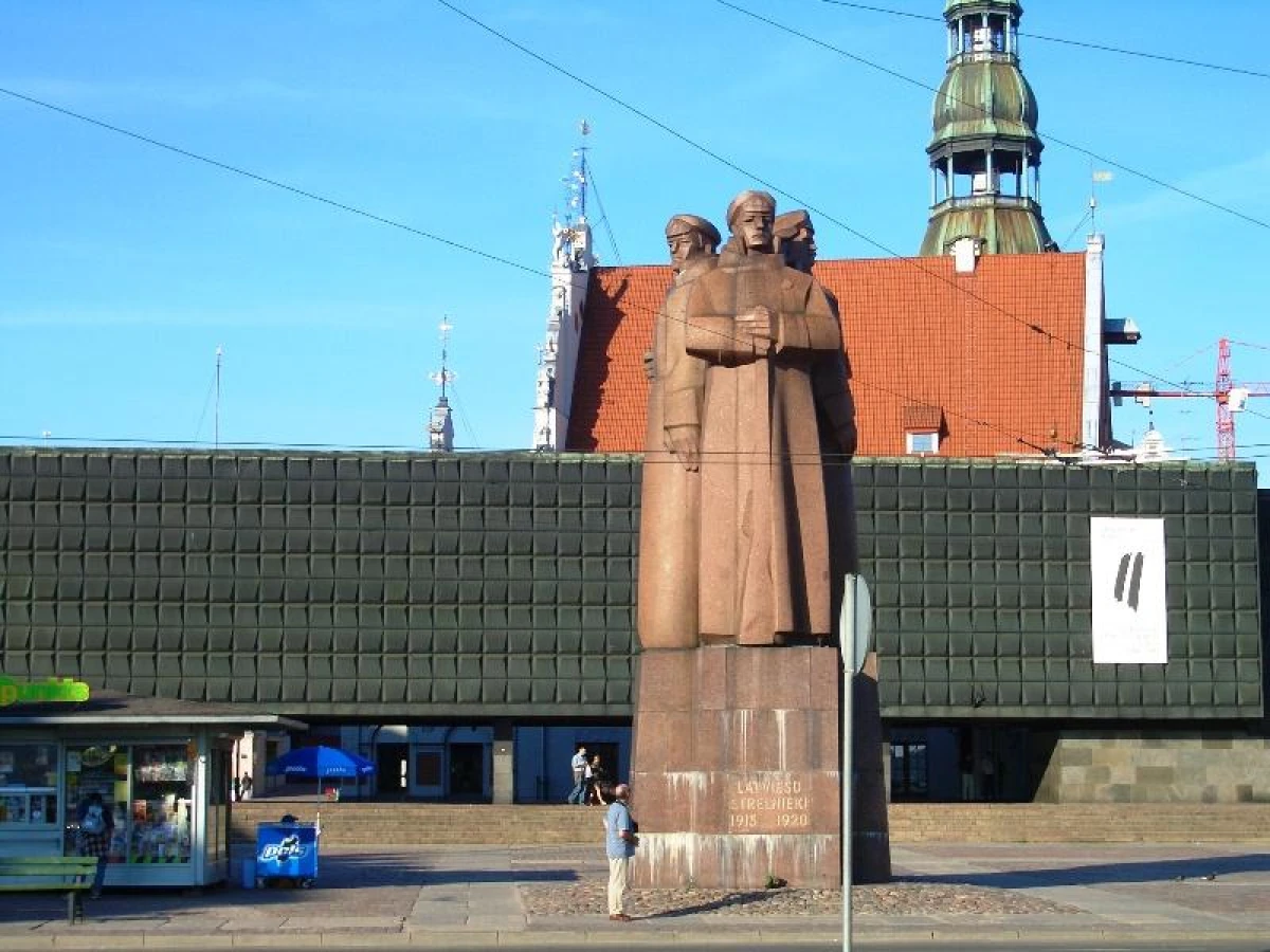 Latviešu strēlnieku laukumā translēs 1941. gada deportāciju stāstus