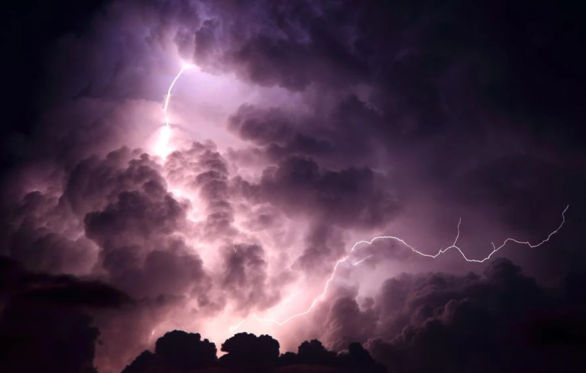 Naktī Latvijā īslaicīgi līs