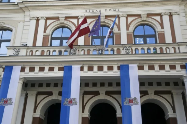 Dome atliek jautājumu par «Rīgas satiksmes» un «Pasažieru vilciena» vienotās biļetes pilotprojekta pagarināšanu