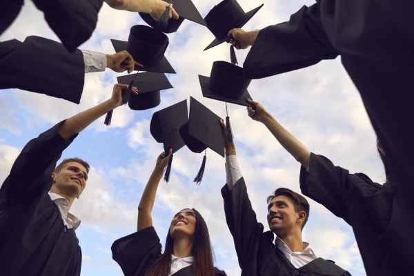 RSU vasaras izlaidumos diplomus saņems teju 1500 absolventu