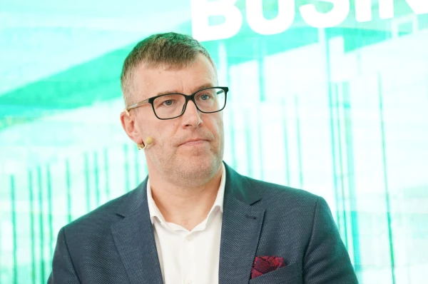 «airBaltic» padomes priekšsēdētājs Martinovs pērn atalgojumā kompānijā saņēmis 36 400 eiro