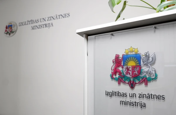 Pirmajā pamatizglītības eksāmenu rezultātu publicēšanas stundā novēroti nelieli tehniski traucējumi un ilgs gaidīšanas laiks