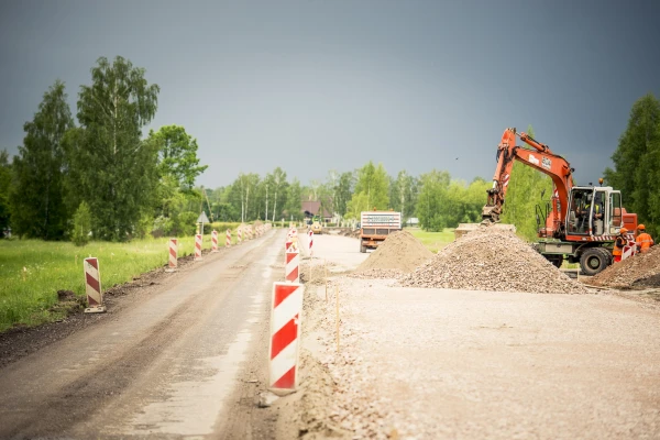 Būvdarbu dēļ satiksmes ierobežojumi noteikti 31 valsts ceļa posmā
