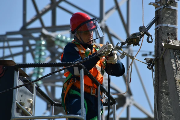 Elektroenerģijas vidējā cena aprīlī Latvijā samazinājusies par 23%