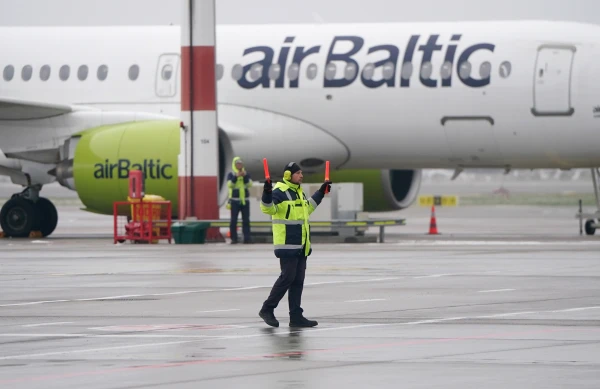«airBaltic» ieviesusi zemāko biļešu tarifu «Economy Mini»