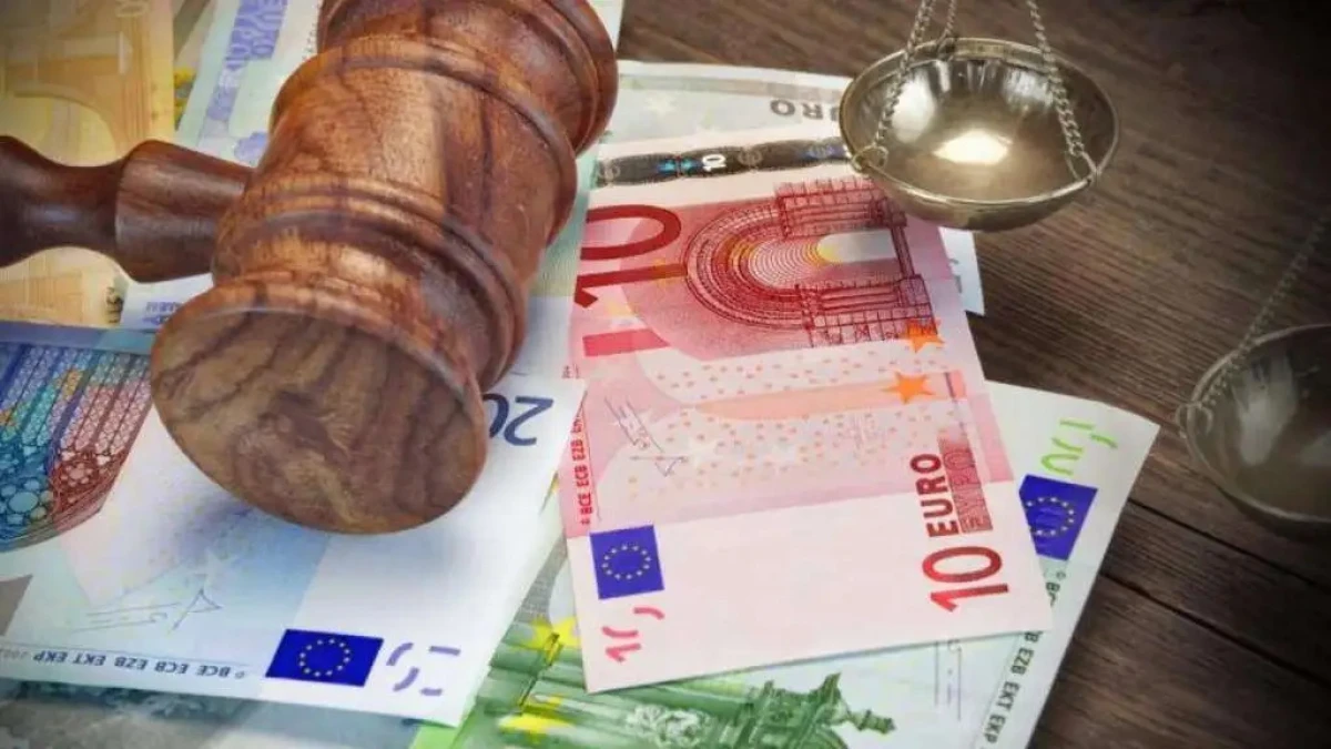 KP piemērojusi vairāk nekā 500 000 eiro sodu trim uzņēmumiem par vienādu cenu līmeņa uzturēšanu ekskluzīvām precēm