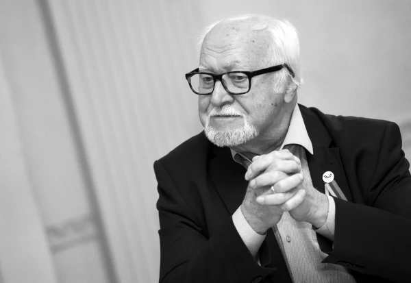 Kinorežisors un scenārists Streičs apglabāts Petrausku kapos Preiļu novadā