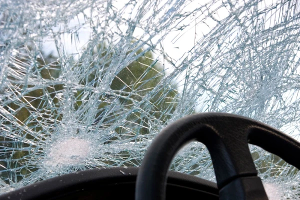 Vairāku auto sadursmes dēļ uz Jelgavas šosejas pie Raubēniem bloķēta josla Rīgas virzienā