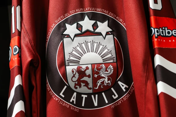 Latvijas U-18 hokejisti pasaules čempionāta pusfinālā cīnās ar Slovākiju