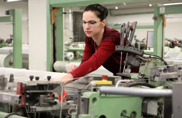 Aprīlī uzņēmēju noskaņojums pozitīvs mazumtirdzniecībā un pakalpojumu sektorā