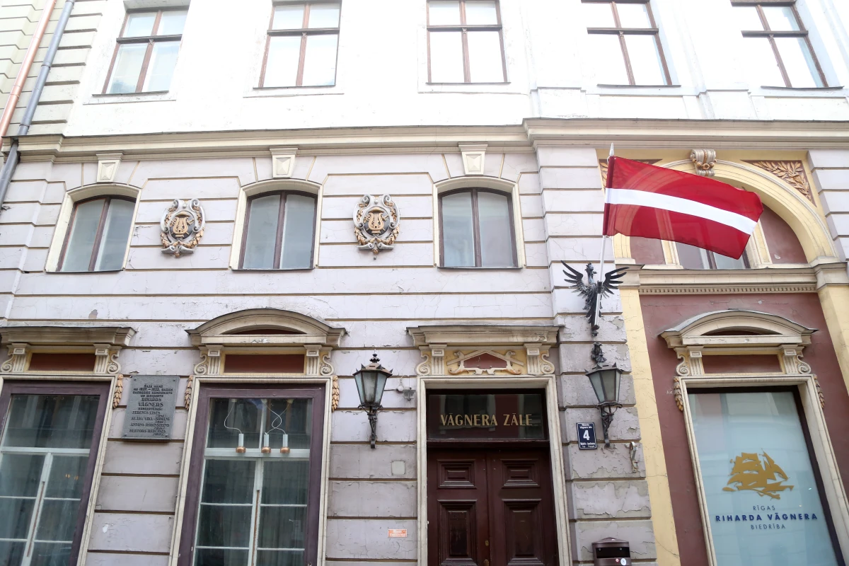 Vāgnera namā noslēgsies ēkas pamatu pastiprināšana