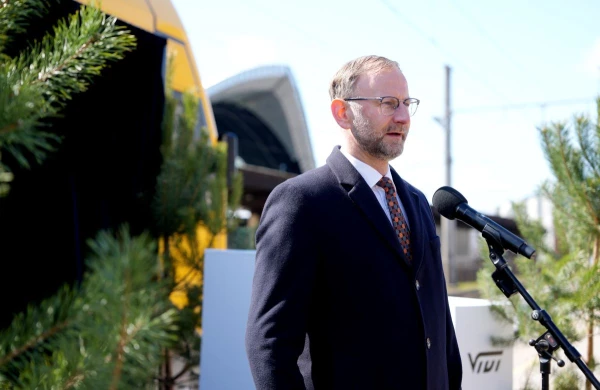 Pirmie četri pasažieru elektrovilcieni nosaukti vārdos «Bite», «Apodziņš», «Priede» un «Egle»