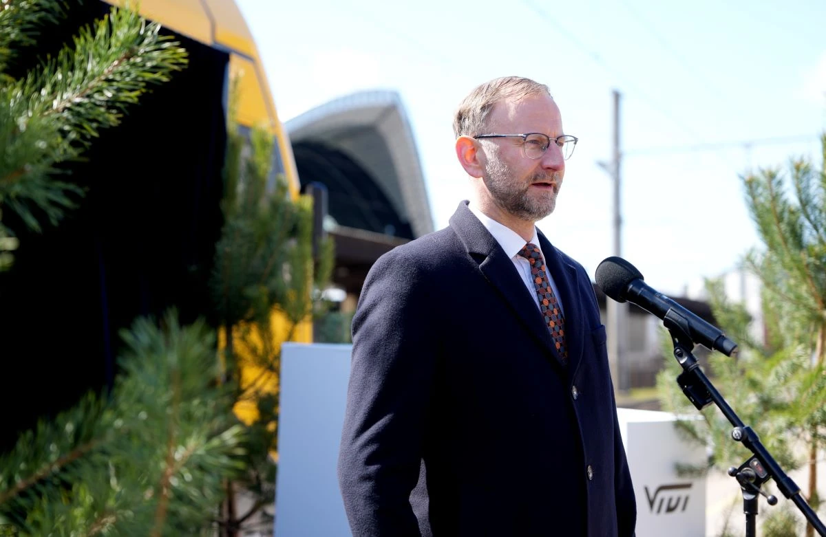 Pirmie četri pasažieru elektrovilcieni nosaukti vārdos «Bite», «Apodziņš», «Priede» un «Egle»