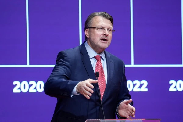 Politiķi par airBaltic: jāsūta kreditoriem e-pasti par bankrotu, valdībai jāatkāpjas, jālūdz palīdzība kaimiņiem