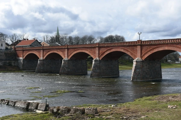 Izsludināti noteikumi par pašvaldības nodevu par atpūtnieku un tūristu uzņemšanu Kuldīgā