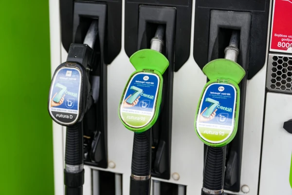 Latvijā dīzeļdegvielas vidējā cena pagājušajā nedēļā samazinājās par 2,8%, benzīna - par 2,3%