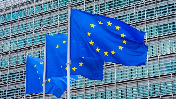 ES apstiprina aizdevumu Ukrainai un jaunas sankcijas pret Krieviju