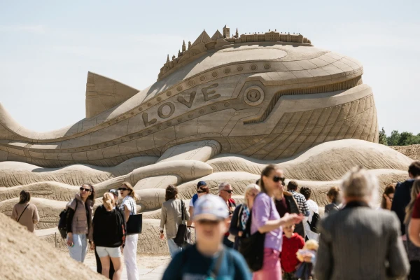 Juras laikmetam veltītajā smilšu skulptūru festivālā piedalīsies 15 tēlnieki