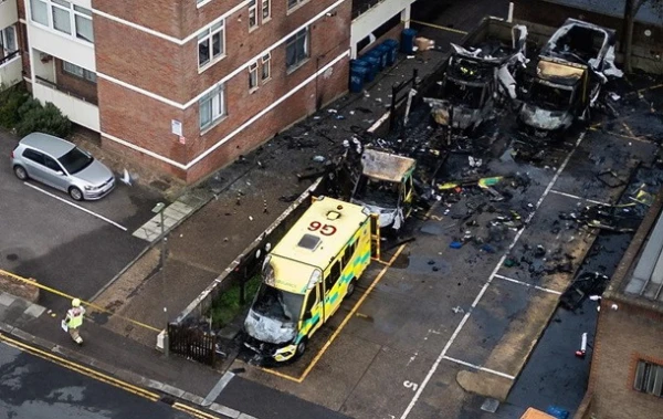 Lielbritānijā par ebrejiem piederošu objektu dedzināšanu aizturēti divi jaunieši