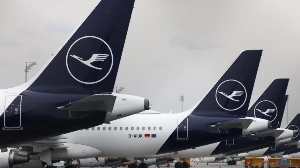 «Lufthansa» pilotu streika dēļ Vācijā atcelti simtiem avioreisu