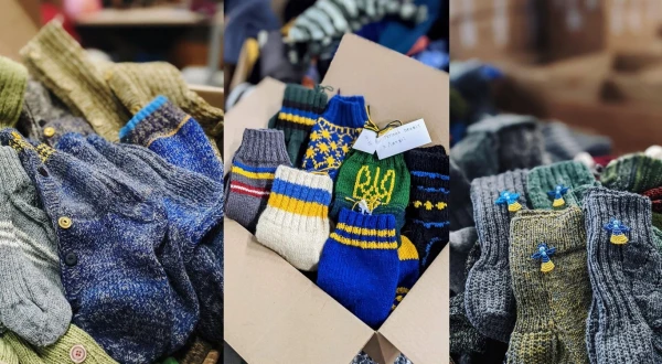 Latvijas iedzīvotāji Ukrainas karavīriem saziedojuši vairāk nekā 500 kilogramu adījumu