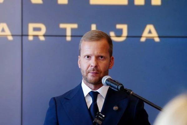 Uz Baltkrieviju aizbēgušais Rīgas domnieks Rosļikovs attālināti piedalās pašvaldības komitejas sēdē