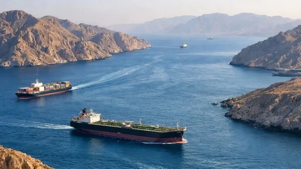 Diennakts laikā caur Hormuzu izbraukuši vairāk nekā 20 kuģi