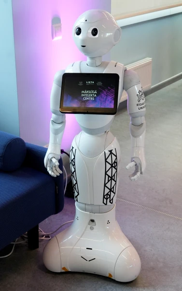 Uzsāk nacionālu mākslīgā intelekta programmu skolās