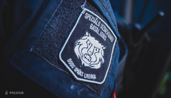 Speciālo uzdevumu bataljona jaunākais inspektors izglābj Daugavā ielēkušu jaunieti