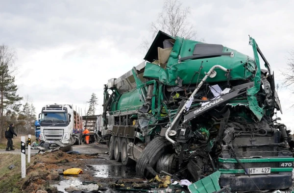 Avārija uz Liepājas šosejas varētu būt izraisīta neatbilstošas braukšanas trajektorijas dēļ