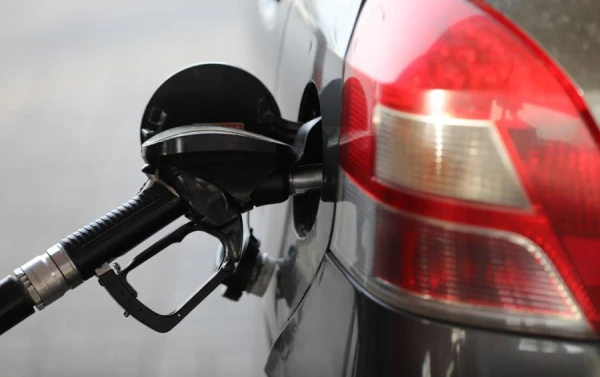 Eksperti brīdina, ka degvielas cenas atpakaļ neatgriezīsies