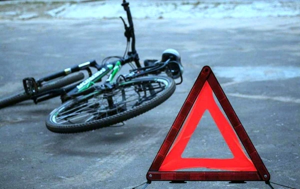 Ceļu satiksmes negadījumos ceturtdien cietis gājējs, velosipēdists un elektriskā skrejriteņa braucējs