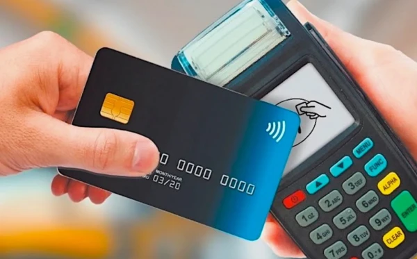 Bezskaidrās naudas maksājumu īpatsvars Latvijā sasniedzis vēsturiski augstāko līmeni - 79%